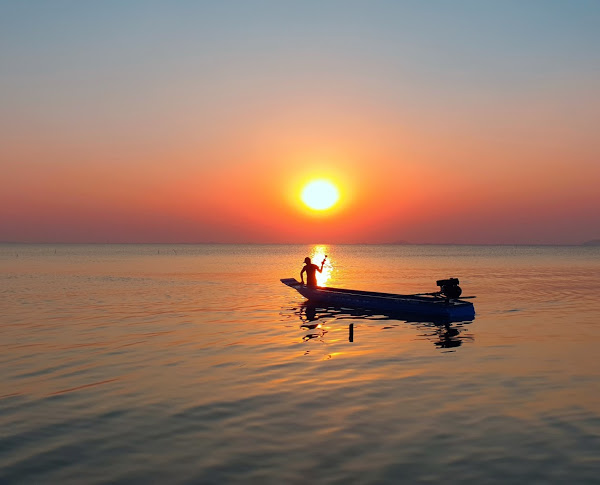 Đón hoàng hôn trên biển